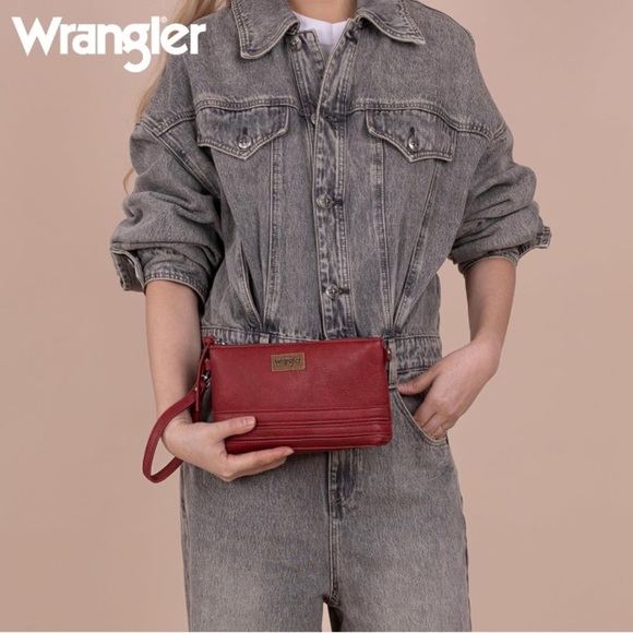 Wrangler Women’s Burgundy/Red Wristlet/Wallet/Clutch Purse with Extension Strap - Picture 2 of 7